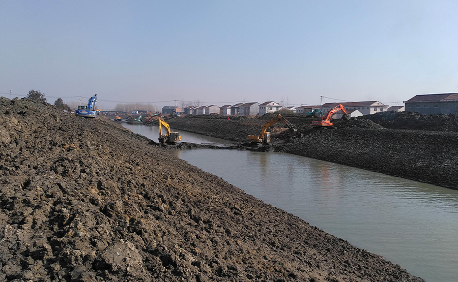  臥螺離心機(jī)是河道淤泥脫水機(jī)之一